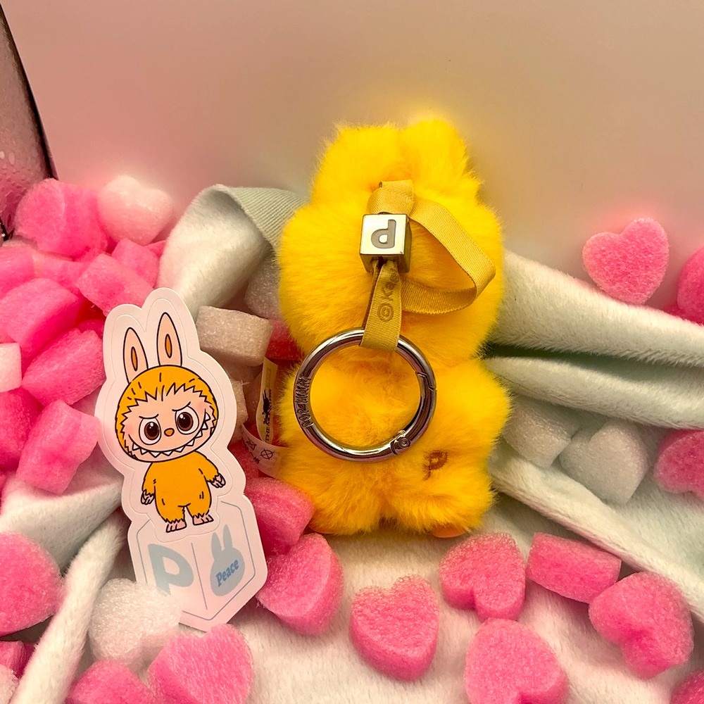 🎀 Pop Mart Labubu The Monsters Pin for Love Series “P” - Picture 2 of 3